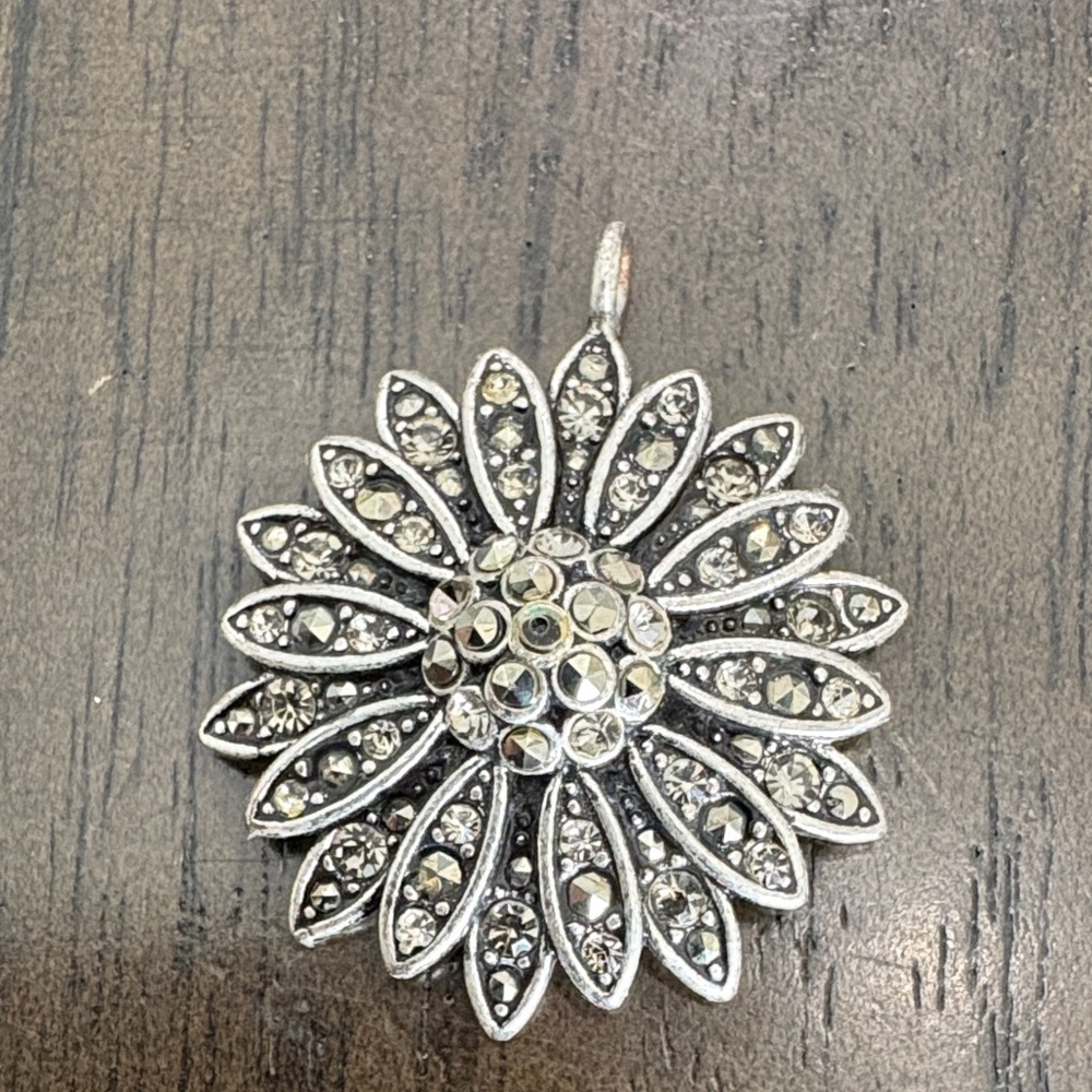 Fossil Silver Daisy Pendant